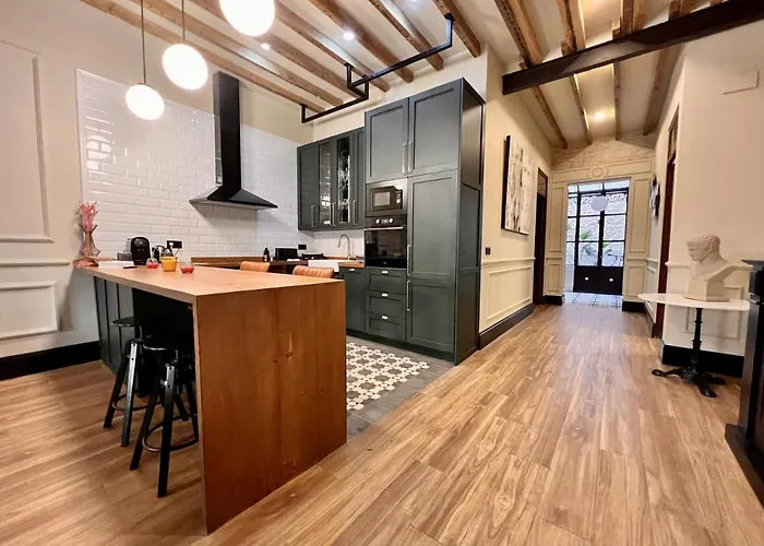 A Charming Stand And Stay Flat In Alicante